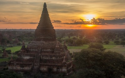 MYANMAR - CỔ KÍNH VÀ HUYỀN BÍ