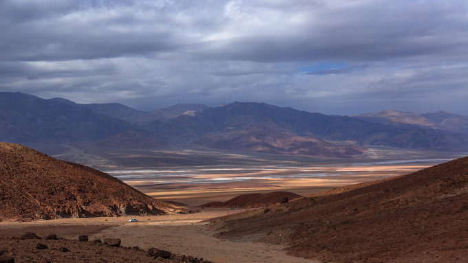 Thung lũng khô cằn biến thành biển hoa ở Mỹ