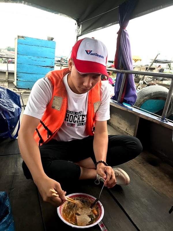 Thu sang quên lá vàng miền Bắc đi về với miền Tây đón mùa nước nổi