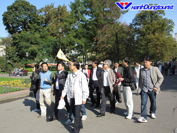 QUANG TRUONG DO VUON HOA ALEXANG 10