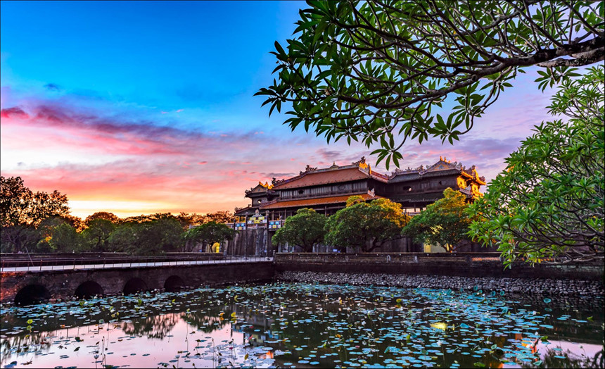TP HỒ CHÍ MINH - HUẾ - ĐÀ NẴNG - HỘI AN - NGHE CA HUẾ THẢ HOA ĐĂNG 5